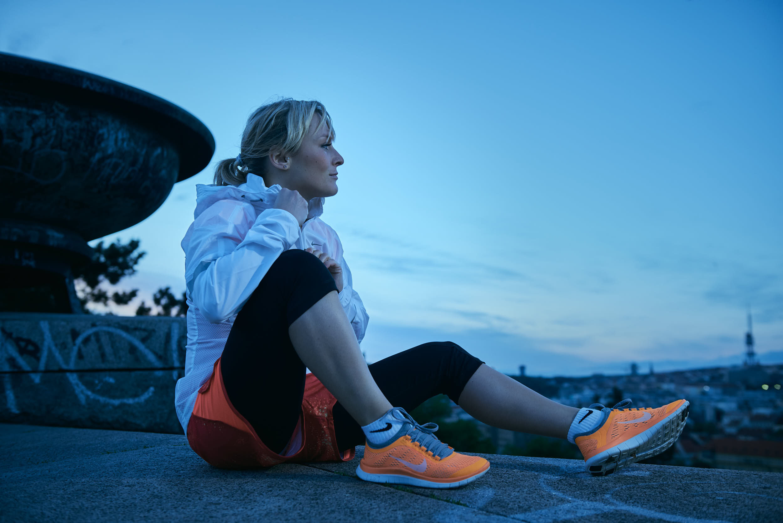 Active lifestyle photography: girl in running apparel getting ready for the workout at dawn.